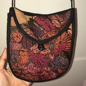Cross body flower detailed bag